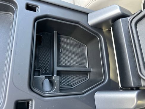 Used 2024 Land Rover Defender 110 S image 28