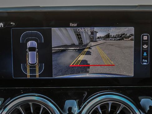 Used 2025 Mercedes-Benz GLA 250 4MATIC image 27