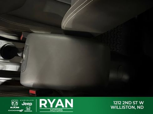 Used 2015 Jeep Wrangler Unlimited Rubicon w/ Max Tow Package AWD/4WD image 27