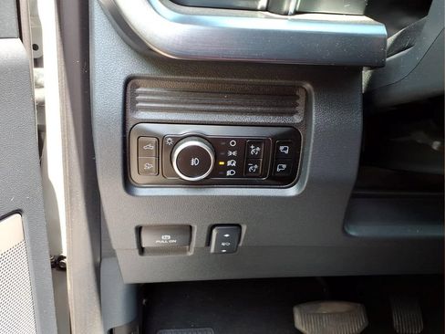 Used 2025 Ford F250 Lariat w/ Black Appearance Package AWD/4WD image 16