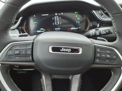 Used 2023 Jeep Grand Cherokee 4WD 4xe image 17