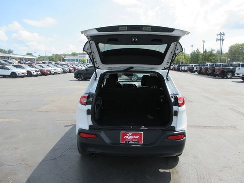 Used 2015 Jeep Cherokee Latitude w/ Cold Weather Group FWD image 8