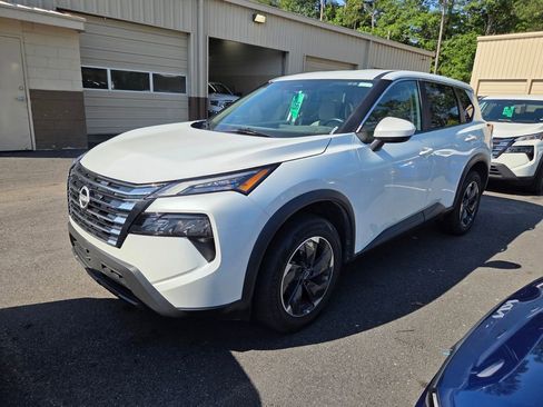Used 2025 Nissan Rogue SV FWD image 1
