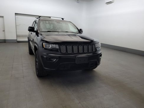 Used 2017 Jeep Grand Cherokee Altitude AWD/4WD image 14