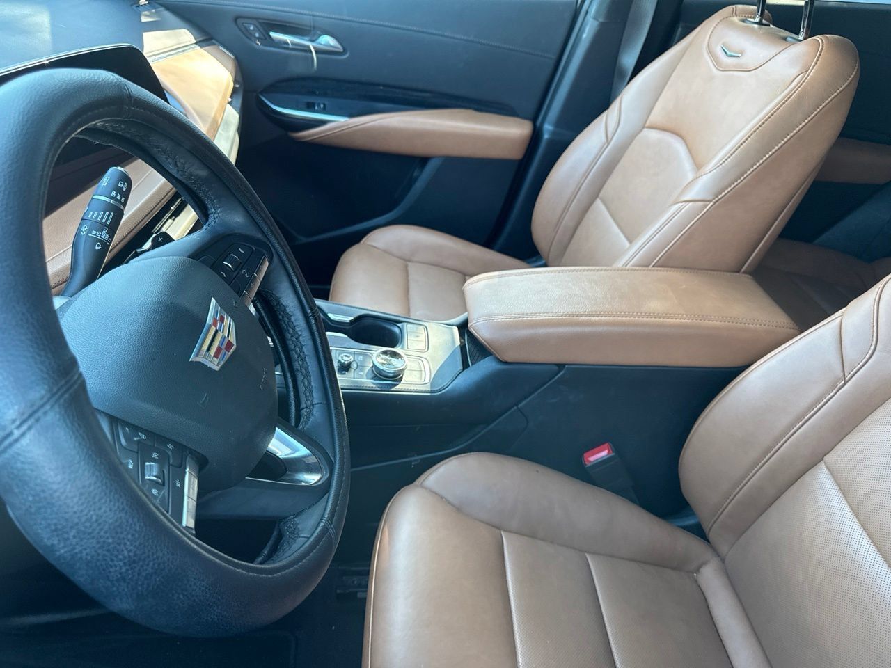 Used 2024 Cadillac XT4 Premium Luxury FWD image 5