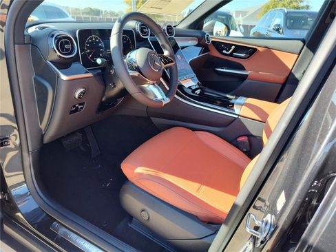 New 2026 Mercedes-Benz GLC 300 4MATIC image 2
