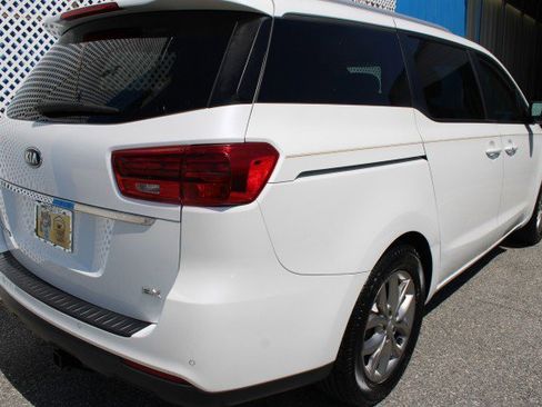 Used 2020 Kia Sedona EX image 4