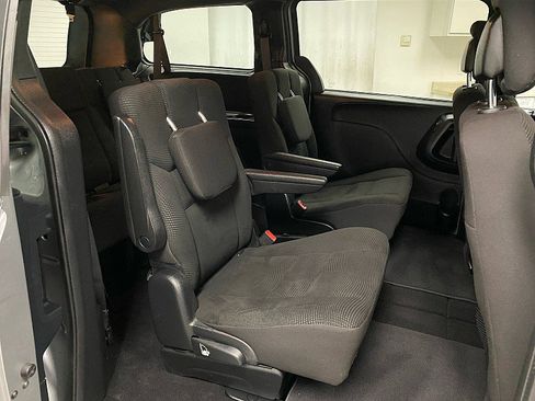 Used 2020 Dodge Grand Caravan SE image 13
