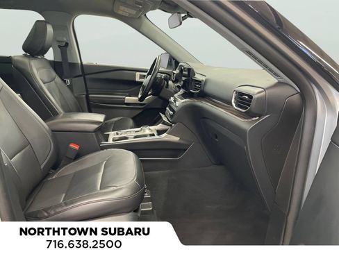 Used 2020 Ford Explorer Limited w/ Equipment Group 310A AWD/4WD image 18