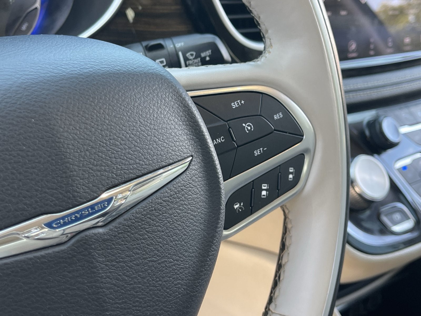 Used 2021 Chrysler Pacifica Limited w/ Premium & Safety Sphere Group AWD/4WD image 27