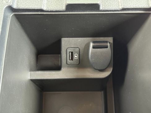 Used 2020 Nissan Rogue SV FWD image 29
