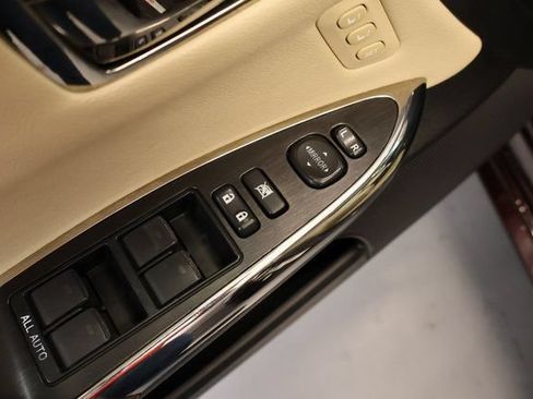 Used 2013 Toyota Avalon Limited w/ Technology Pkg FWD image 10