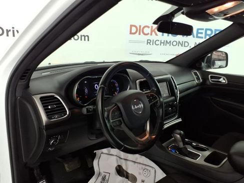 Used 2020 Jeep Grand Cherokee Laredo AWD/4WD image 13