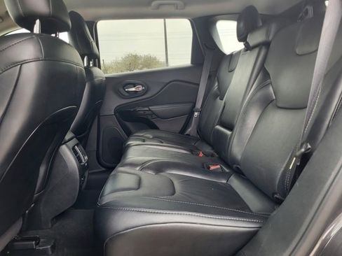 Used 2023 Jeep Cherokee Altitude Lux image 10