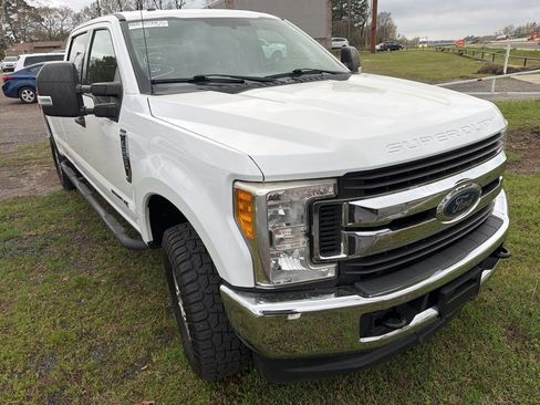 Used 2017 Ford F250 XLT image 2