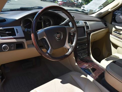 Used 2011 Cadillac Escalade Premium AWD/4WD image 11