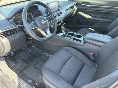 Used 2024 Nissan Altima 2.5 SV image 16