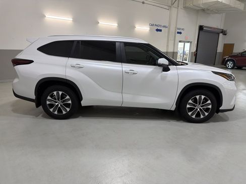 Used 2026 Toyota Highlander XLE AWD/4WD image 10