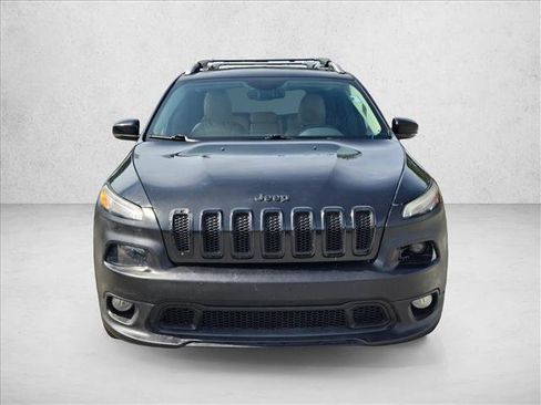 Used 2017 Jeep Cherokee Limited FWD image 2