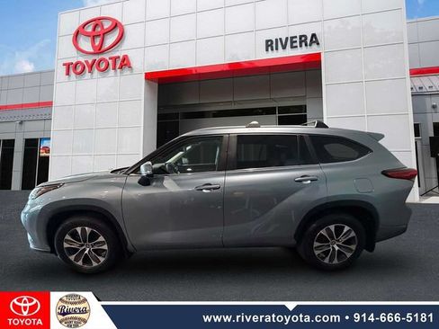 Used 2023 Toyota Highlander XLE AWD/4WD image 8
