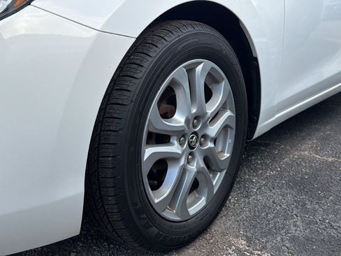 Used 2017 Toyota Yaris iA FWD image 8