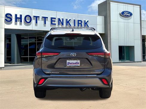 Used 2023 Toyota Highlander L image 7