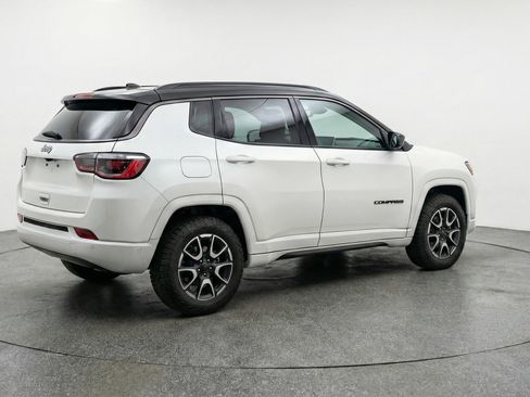 Used 2025 Jeep Compass Trailhawk AWD/4WD image 9