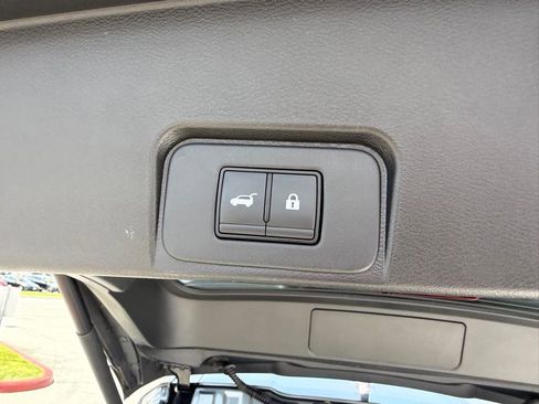 Used 2024 Nissan Rogue SV FWD image 29