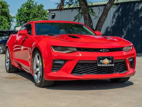 Used 2018 Chevrolet Camaro SS RWD image 8