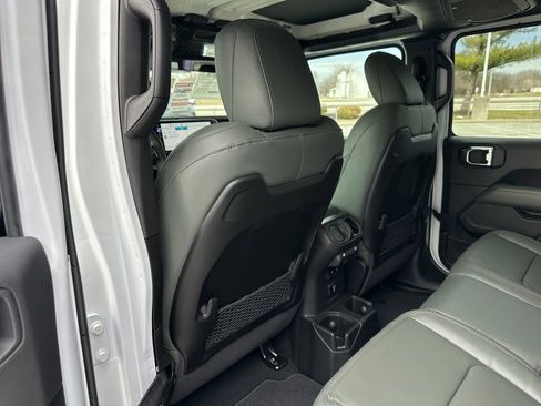 New 2026 Jeep Gladiator Mojave image 42