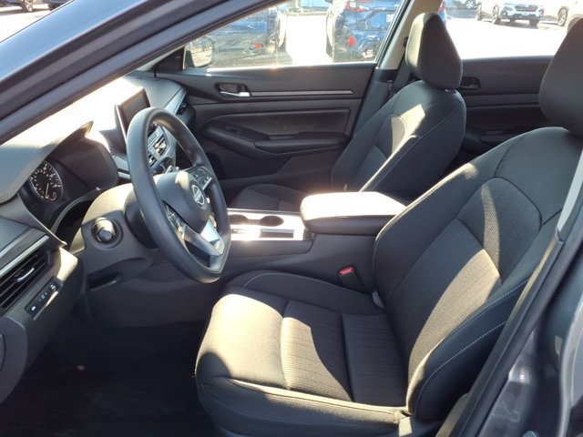 Used 2025 Nissan Altima 2.5 SV FWD image 24