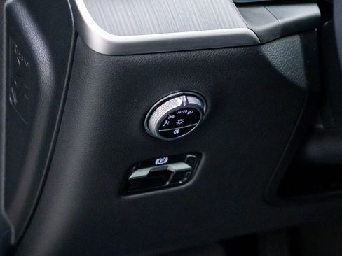 Used 2024 Mercedes-Benz GLC 300 4MATIC image 22