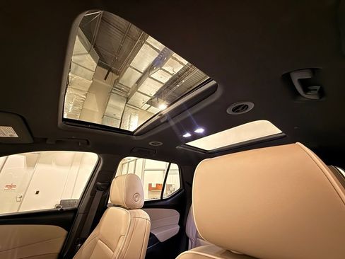 Used 2023 Chevrolet Traverse Premier FWD image 20