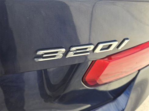 Used 2017 BMW 320i Sedan image 14