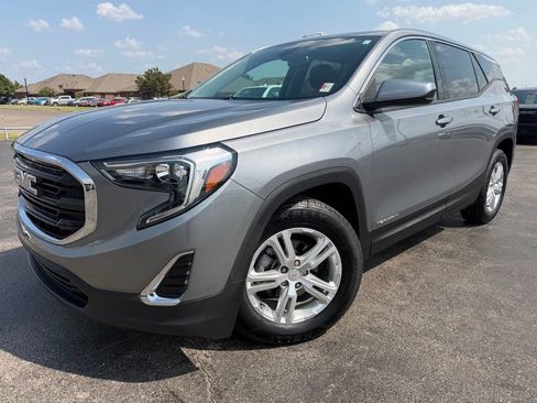 Used 2020 GMC Terrain SLE FWD image 2