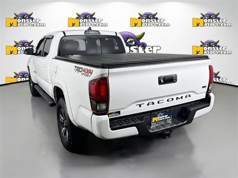 Used 2019 Toyota Tacoma TRD Sport image 7