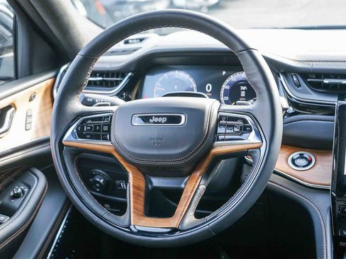 New 2025 Jeep Grand Cherokee Summit image 16