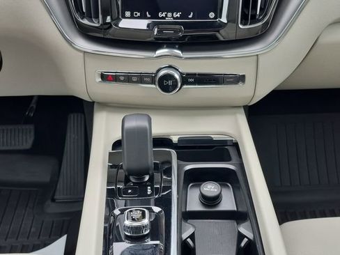 Used 2025 Volvo XC60 B5 Core w/ Protection Package Premier image 11
