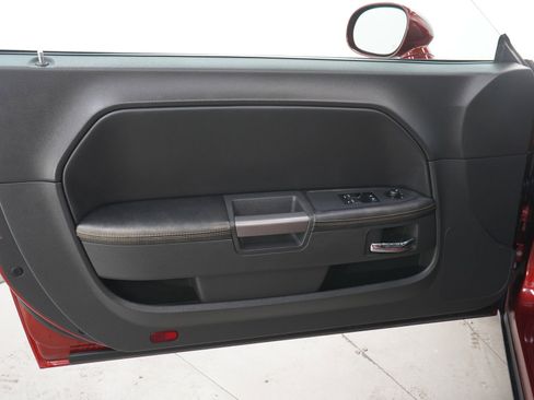 Used 2014 Dodge Challenger R/T RWD image 13