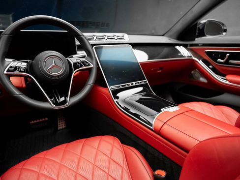 Used 2023 Mercedes-Benz S 500 4MATIC w/ AMG Line image 2