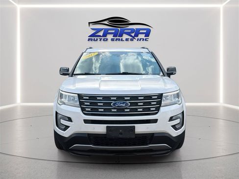 Used 2017 Ford Explorer XLT w/ Equipment Group 202A FWD image 2