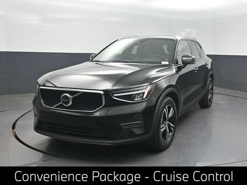Used 2023 Volvo XC40 B5 Core w/ Convenience Package AWD/4WD image 1