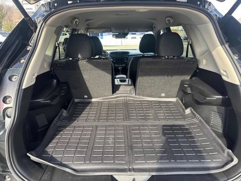 Used 2019 Nissan Rogue SV image 25