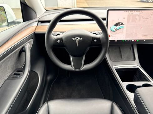 Used 2023 Tesla Model Y Long Range AWD/4WD image 18