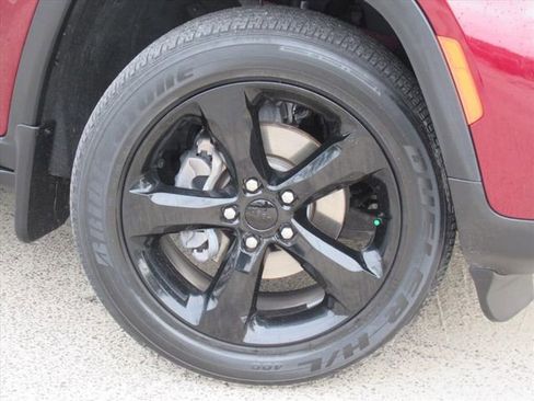 Certified 2023 Jeep Grand Cherokee Altitude image 7