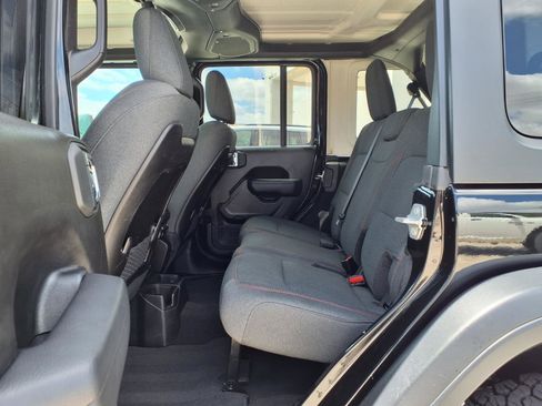 Used 2025 Jeep Wrangler Unlimited Rubicon image 10