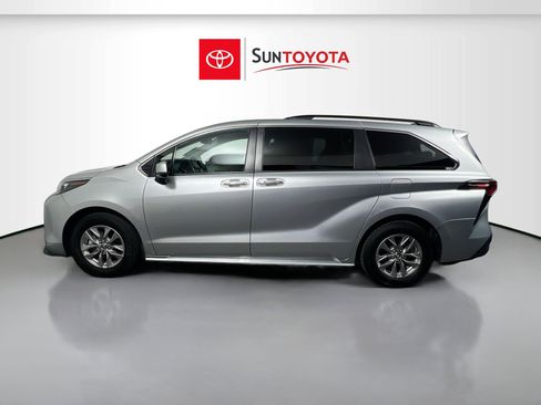 Used 2024 Toyota Sienna XLE FWD image 7