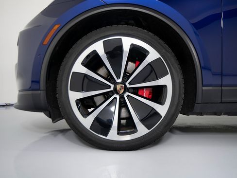 Certified 2025 Porsche Macan 4S Electric image 14