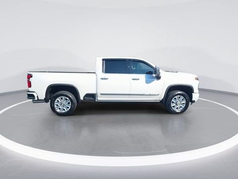 Used 2025 Chevrolet Silverado 2500 High Country w/ High Country Premium Package AWD/4WD image 9