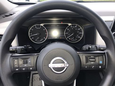 Used 2023 Nissan Rogue SV image 14